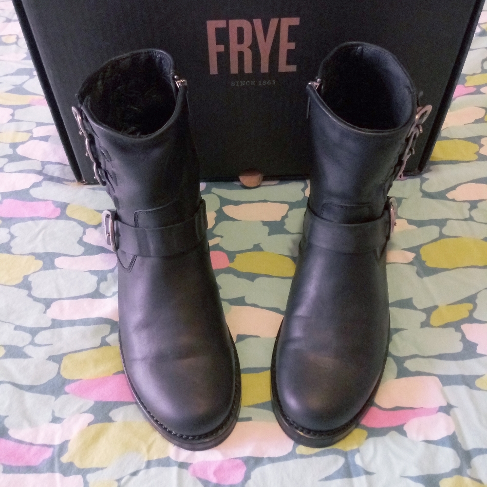 Frye Veronica Belted Short Boots - Picture 3 of 12